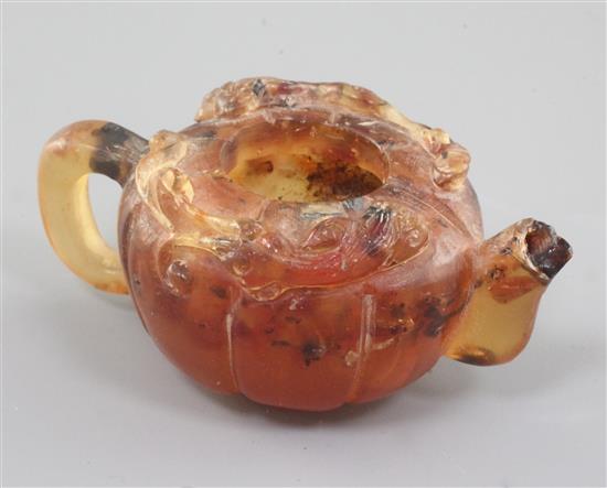 A Chinese amber small wine pot, length 10cm, losses